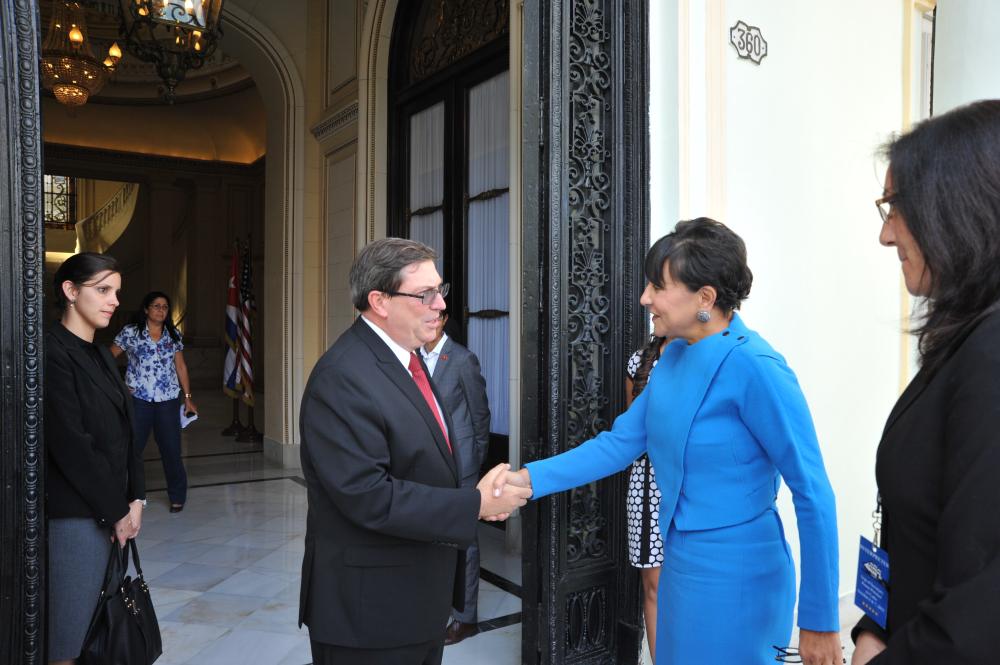 Cuban Foreign Minister Rodriguez (left) welcomes Secretary Pritzker (right)