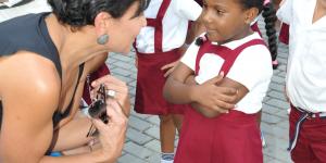 Secretary Pritzker speaks with schoolchildren in Havana
