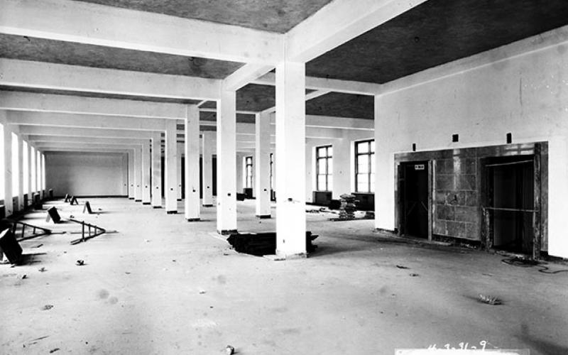 Office elevator lobby 1931