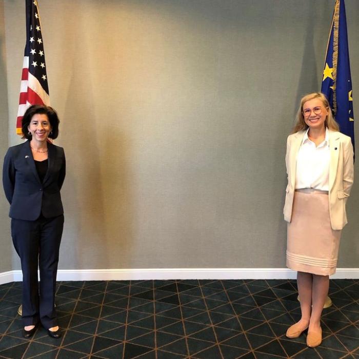 U.S. Commerce Secretary Gina Raimondo and EU Commissioner for Energy Kadri Simson.