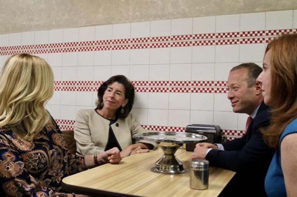 Glen Rock Mayor Kristine Morieko, U.S. Secretary of Commerce Gina Raimondo, Congressman Josh Gottheimer, and Glen Rock Council President Mary Barchetto at John’s Boy Pizzeria.