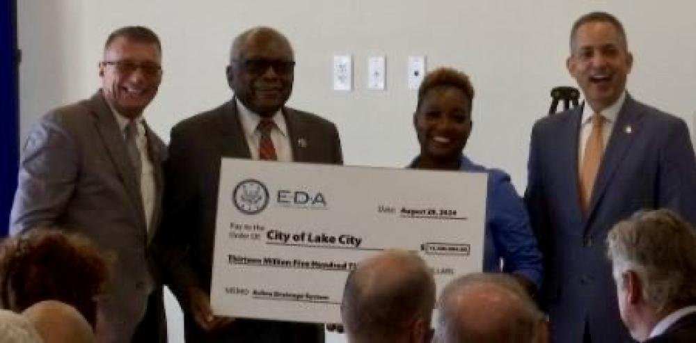  Commerce Secretary Don Graves and Congressman James Clyburn Announce Funding for Flood Relief in South Carolina.