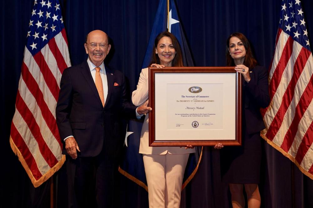 U.S. Commerce Secretary Wilbur Ross Presents Presidential "E" Award to Mercury Medical of Clearwater, FL on May 21, 2018. 