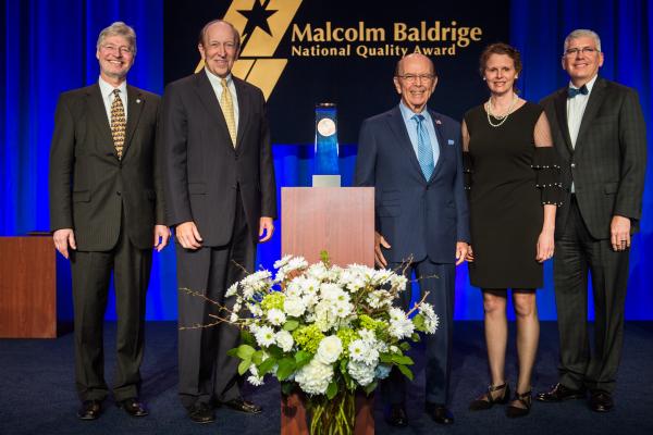 Commerce Secretary Wilbur Ross Presents the 2018 Baldrige Award to Memorial Hospital and Health Care Center.