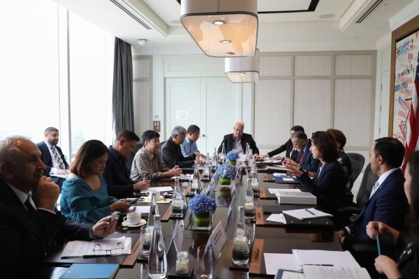 Secretary Raimondo Roundtable Discussion with Labor Organization Leaders in the Philippines