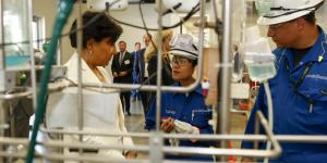 Secretary Pritzker meets with operators at LyondellBasell's training facility